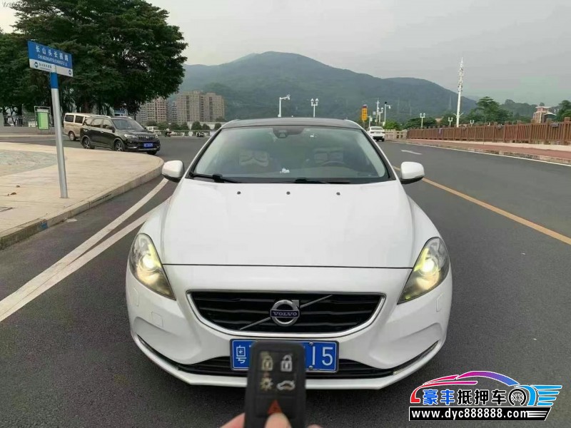16年沃尔沃V40轿车抵押车出售