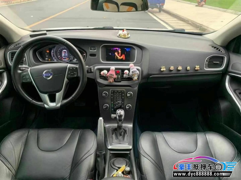 16年沃尔沃V40轿车抵押车出售