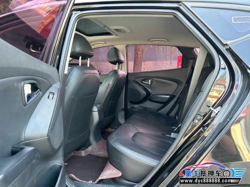 17年现代ix35轿车抵押车出售