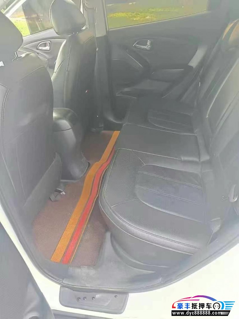 16年现代ix35轿车抵押车出售