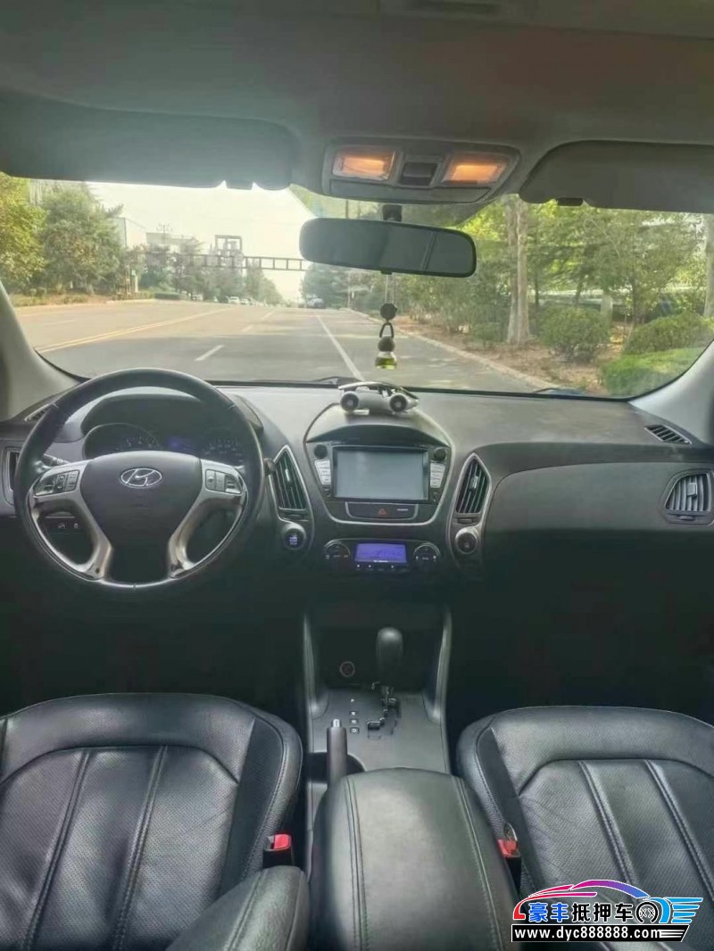 16年现代ix35轿车抵押车出售