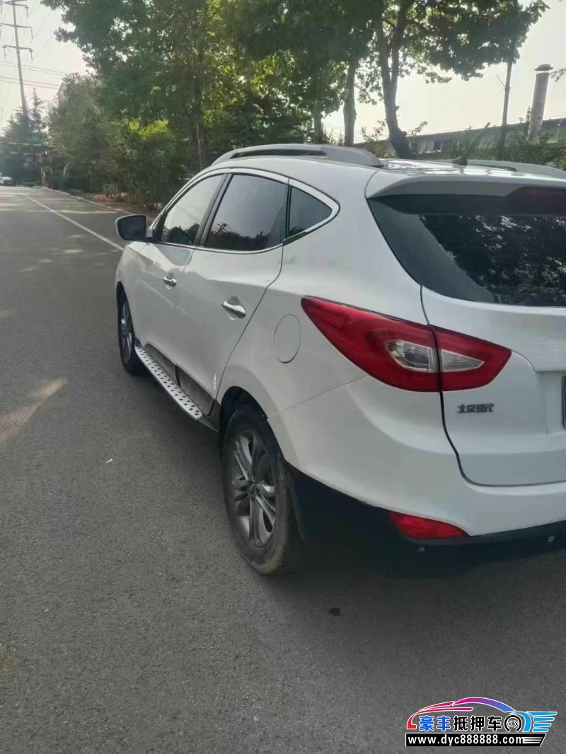 16年现代ix35轿车抵押车出售