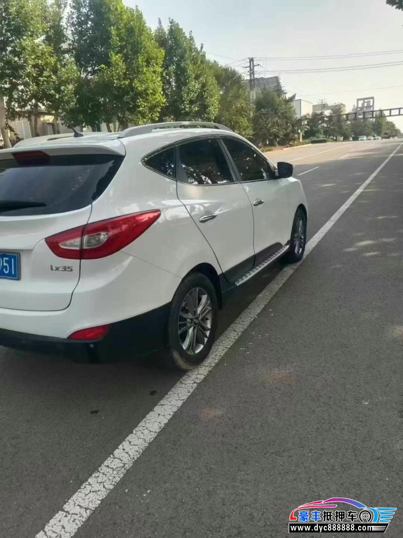 16年现代ix35轿车抵押车出售