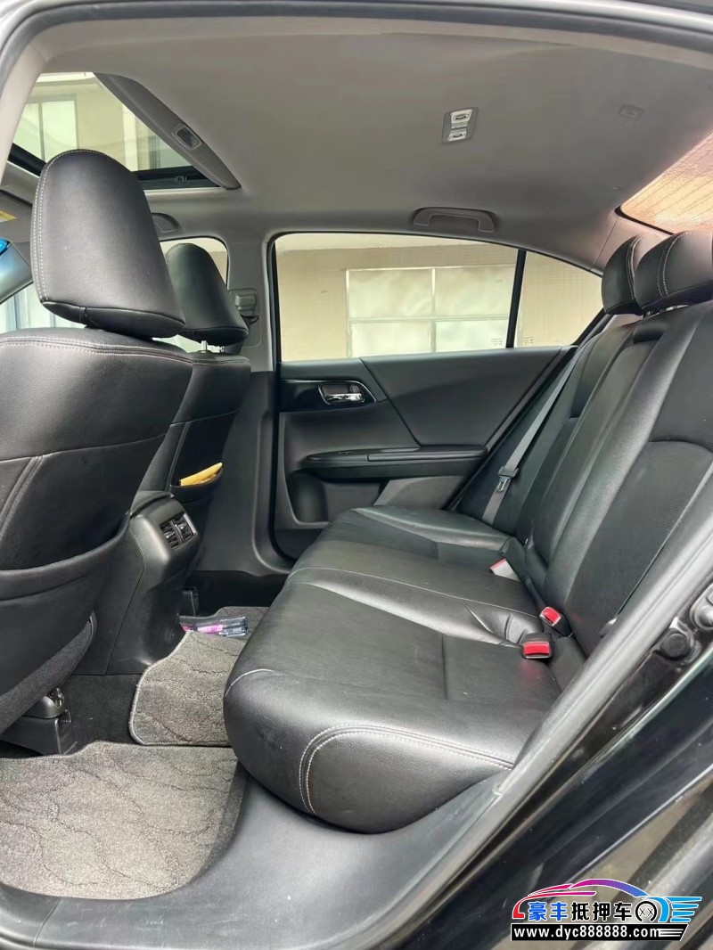 18年本田雅阁轿车抵押车出售