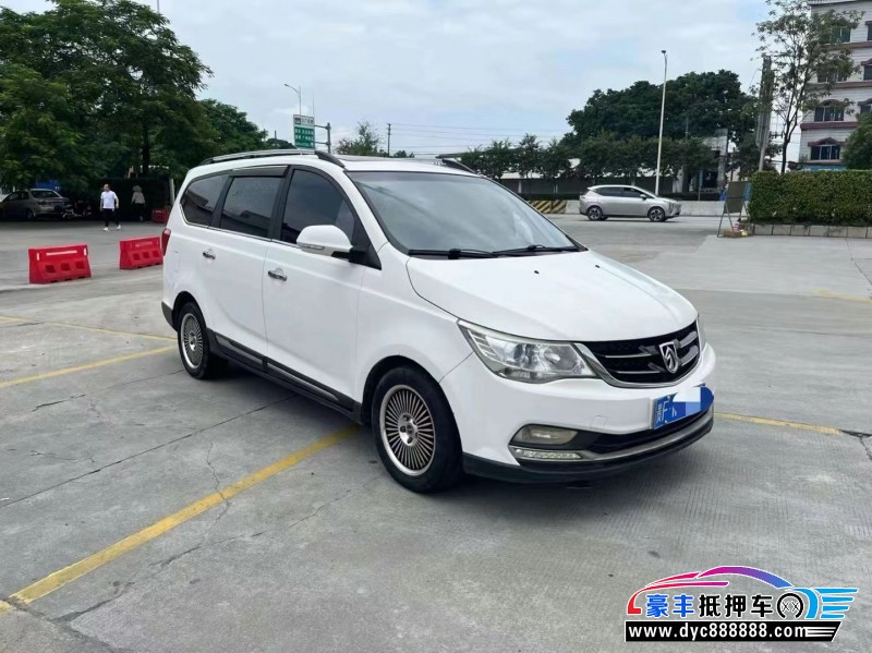 17年宝骏730轿车抵押车出售