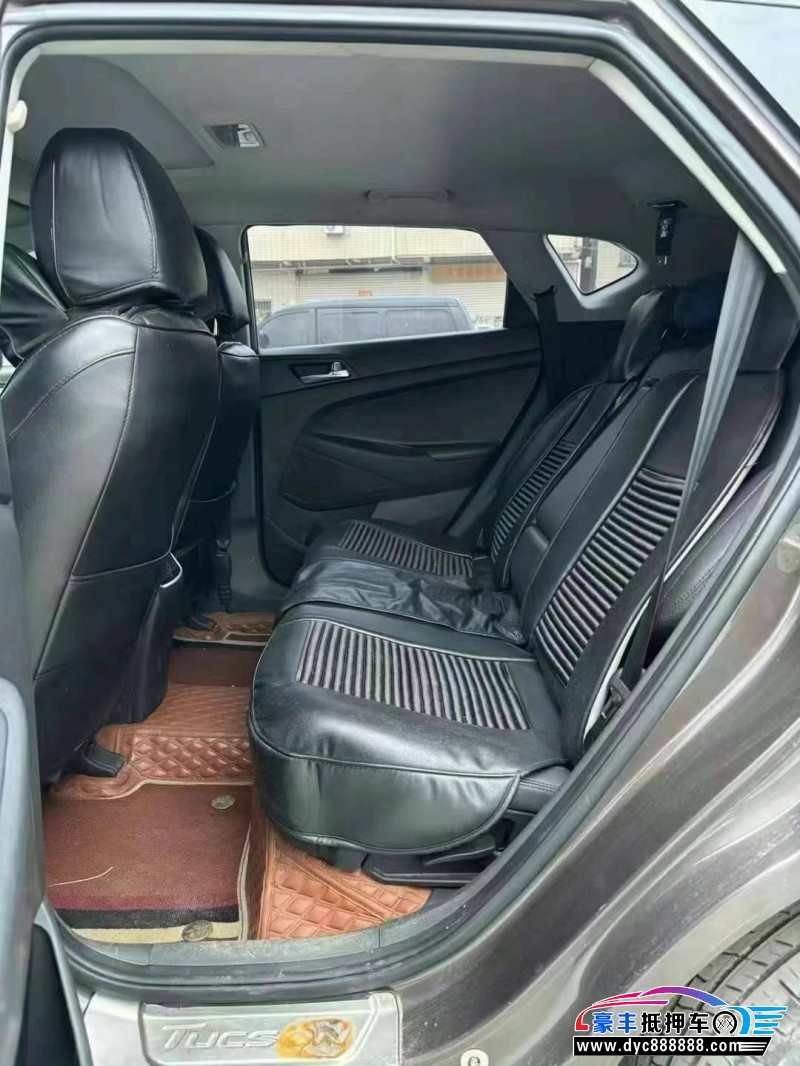 16年现代途胜轿车抵押车出售