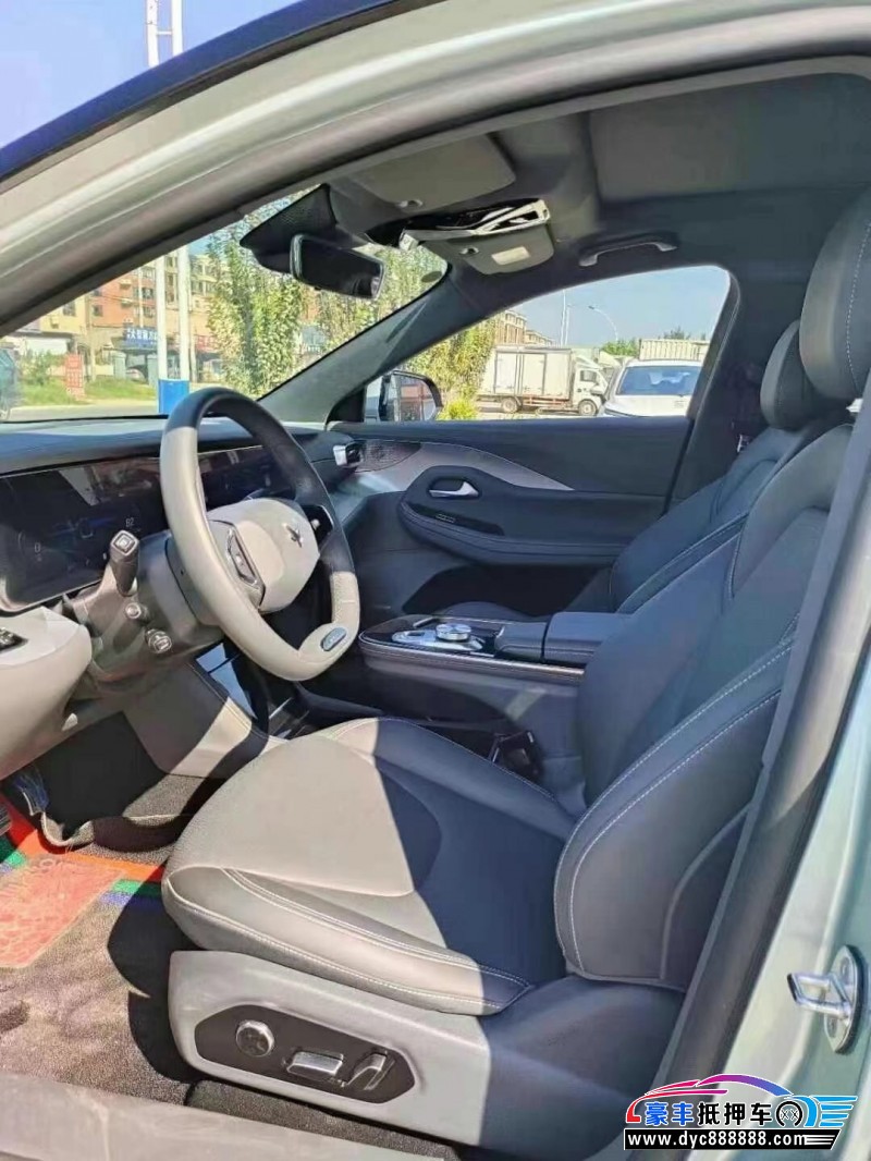 23年极狐阿尔法S轿车抵押车出售