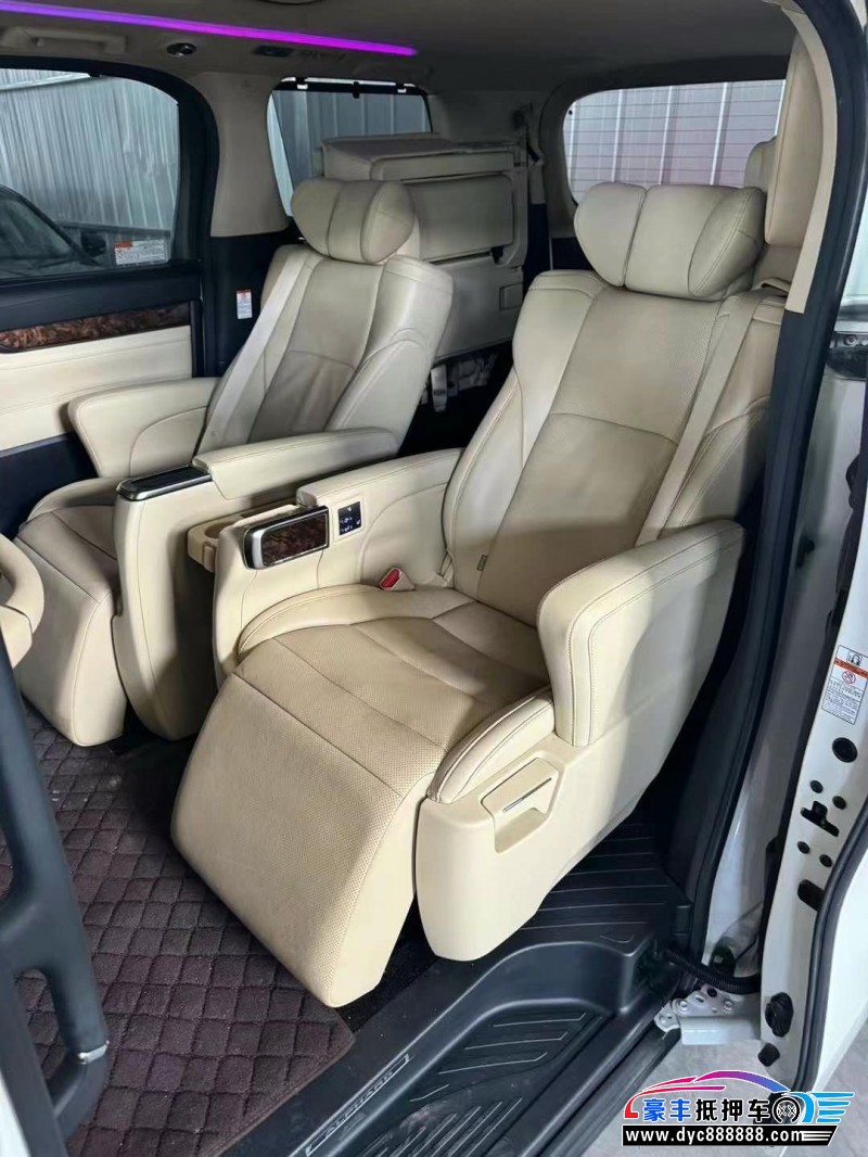 21年丰田埃尔法轿车抵押车出售