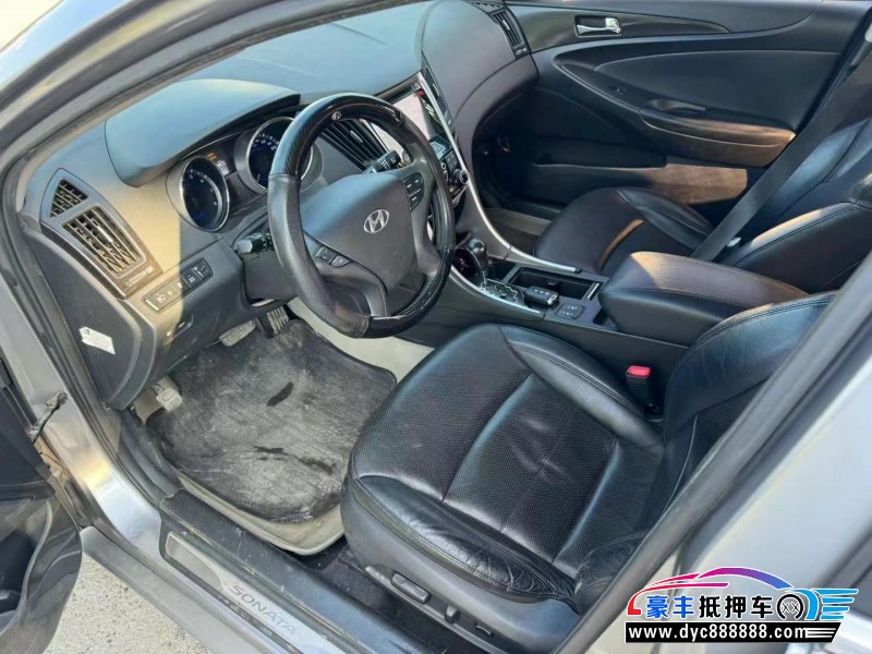 13年现代索纳塔轿车抵押车出售