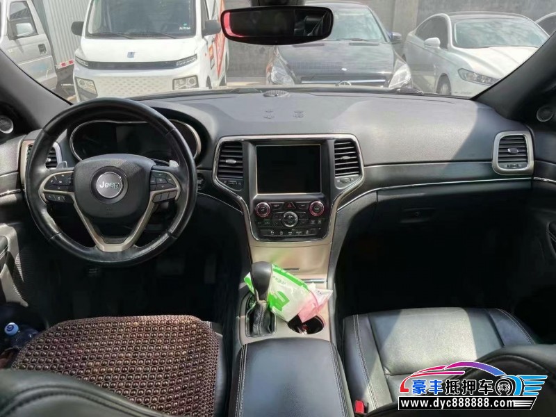 17年Jeep大切诺基轿车抵押车出售