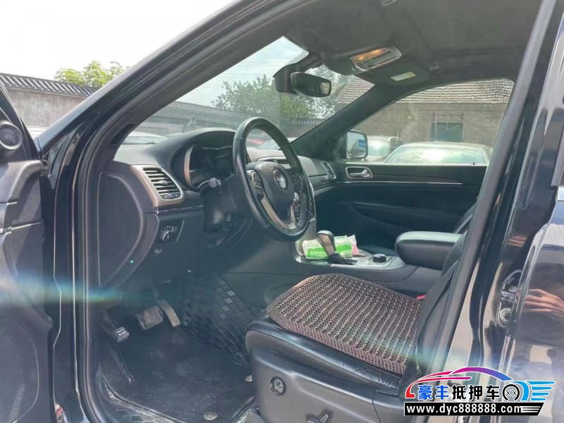 17年Jeep大切诺基轿车抵押车出售
