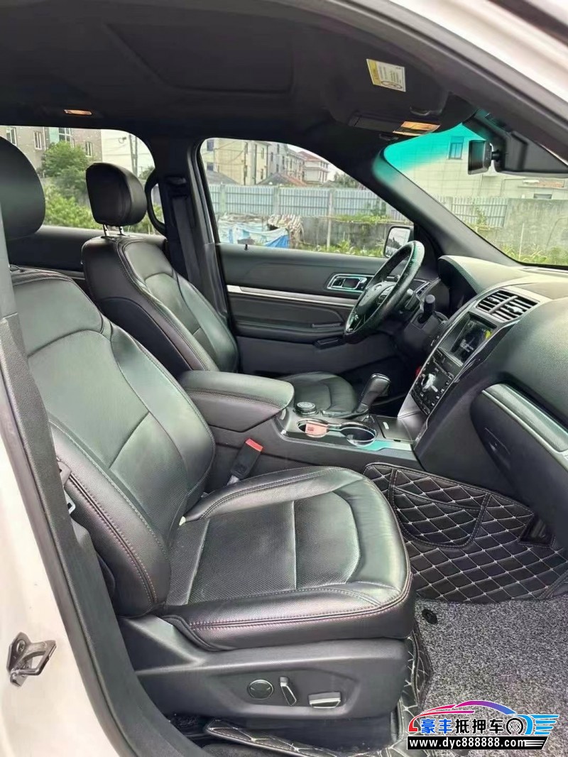 17年福特探险者轿车抵押车出售