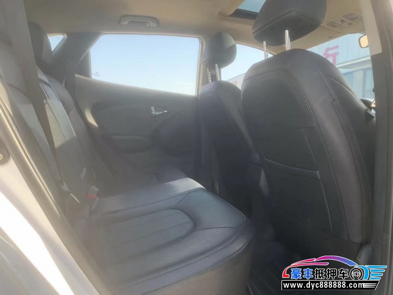 16年现代ix35轿车抵押车出售