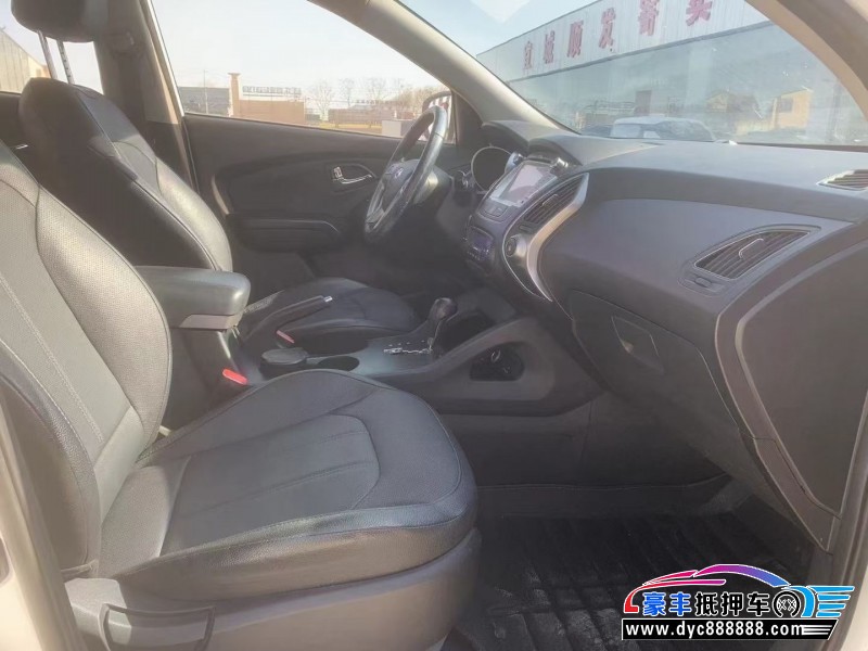 16年现代ix35轿车抵押车出售