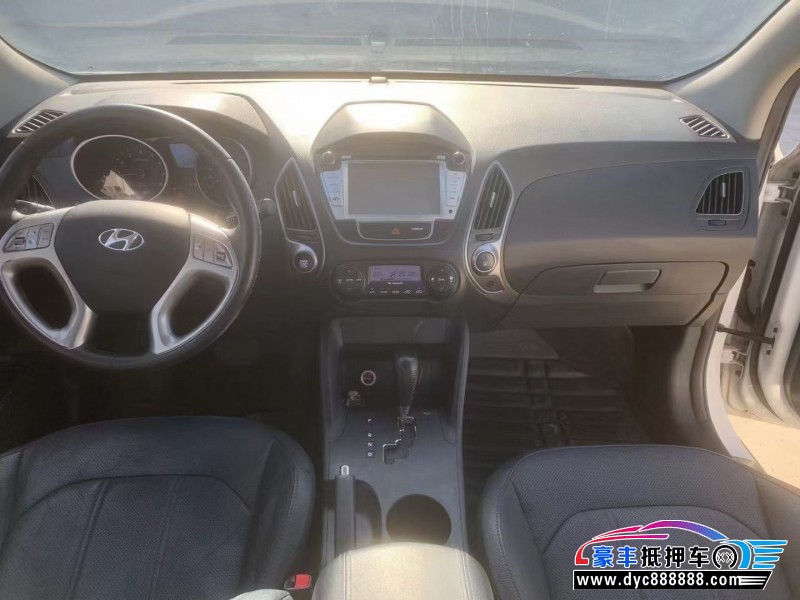 16年现代ix35轿车抵押车出售