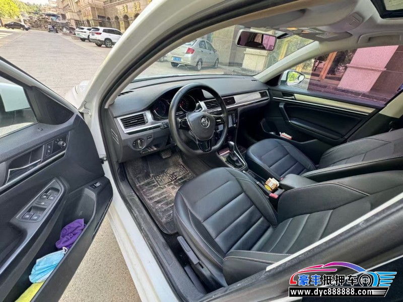16年大众宝来轿车抵押车出售