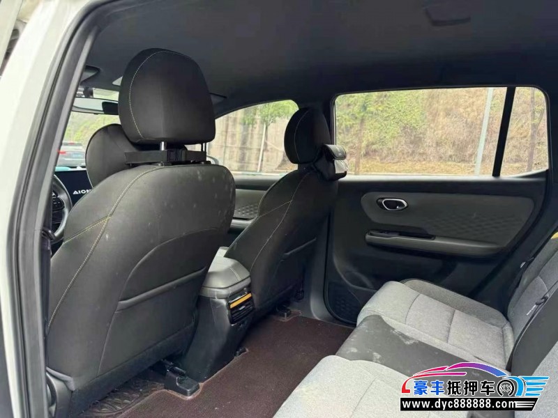 22年埃安Y70轿车抵押车出售