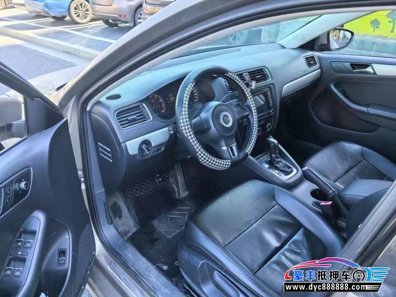 14年大众速腾轿车抵押车出售