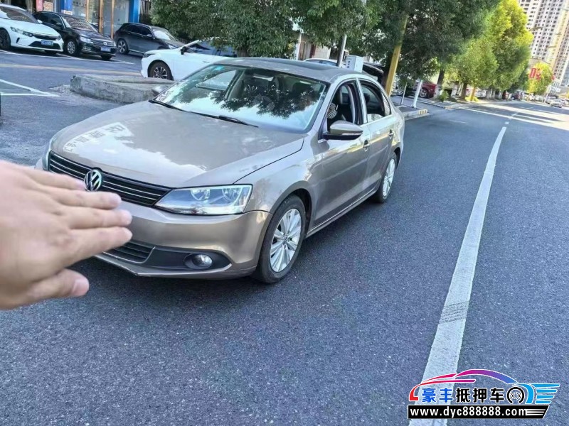 14年大众速腾轿车抵押车出售