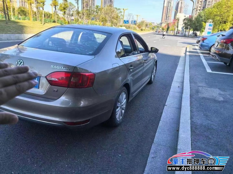 14年大众速腾轿车抵押车出售