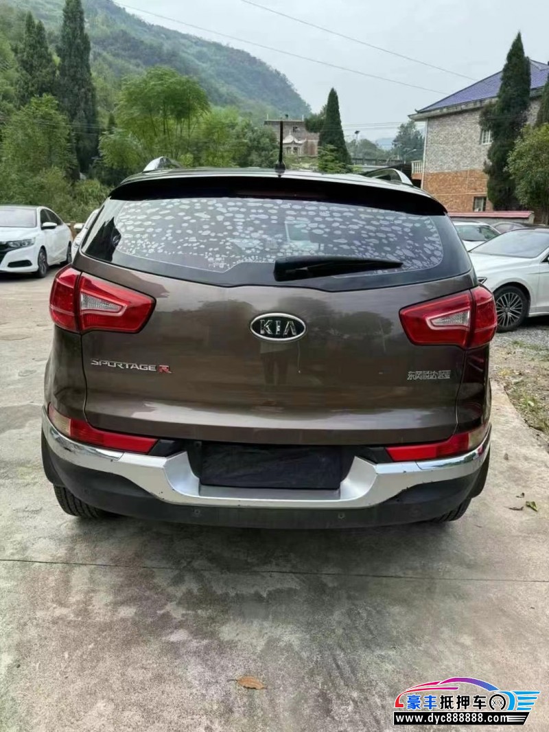 14年起亚智跑轿车抵押车出售