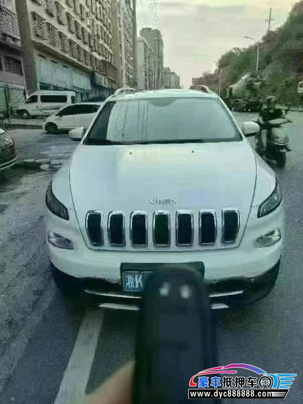 抵押车出售18年Jeep自由光轿车