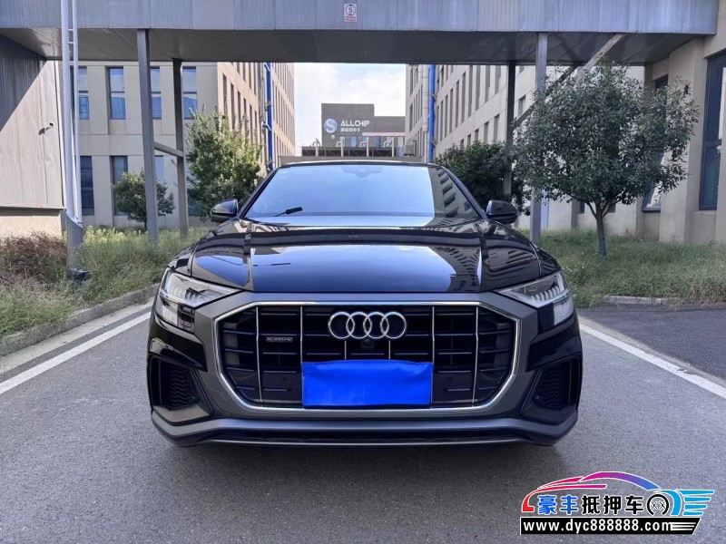 抵押车出售21年奥迪Q8SUV