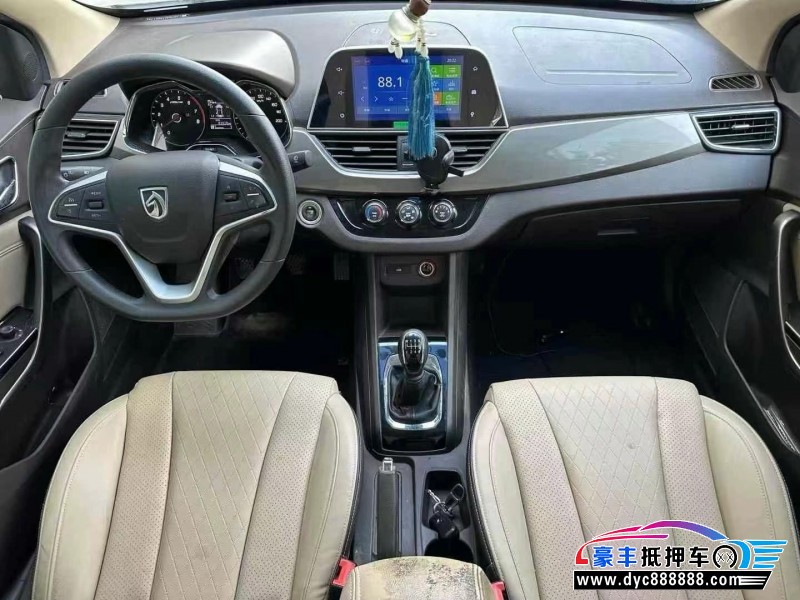 18年宝骏310W轿车抵押车出售