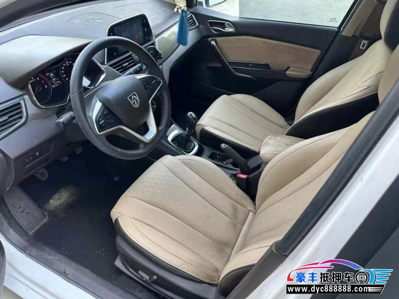 18年宝骏310W轿车抵押车出售