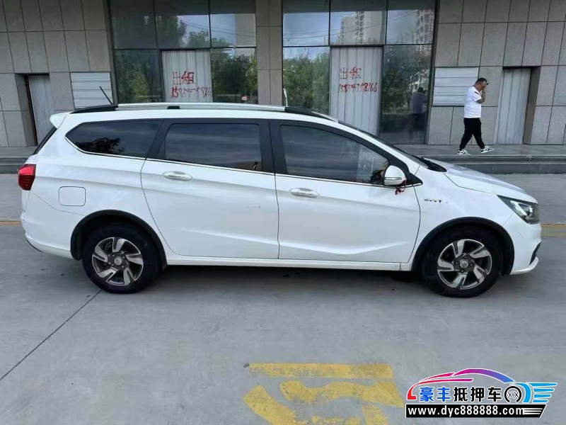 18年宝骏310W轿车抵押车出售