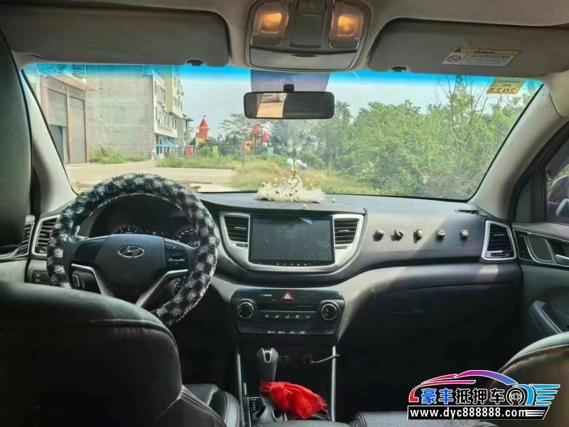 17年现代途胜轿车抵押车出售