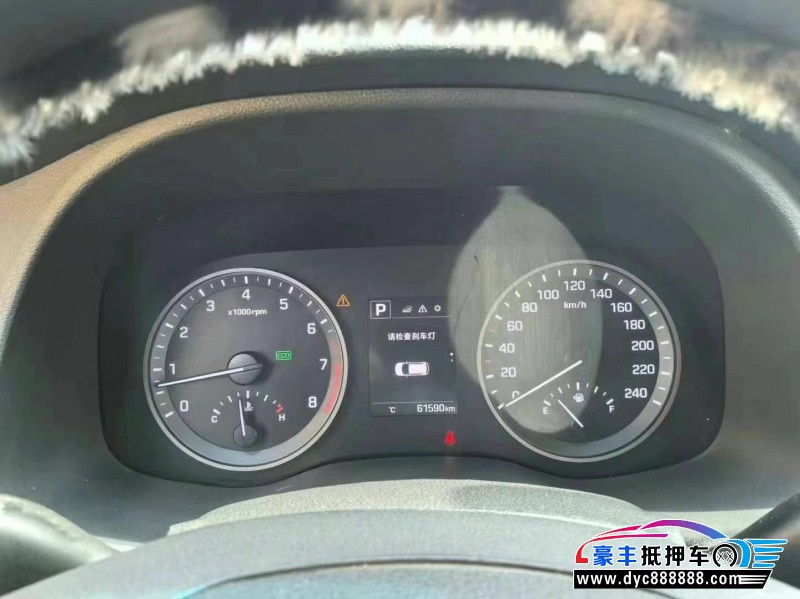 17年现代途胜轿车抵押车出售