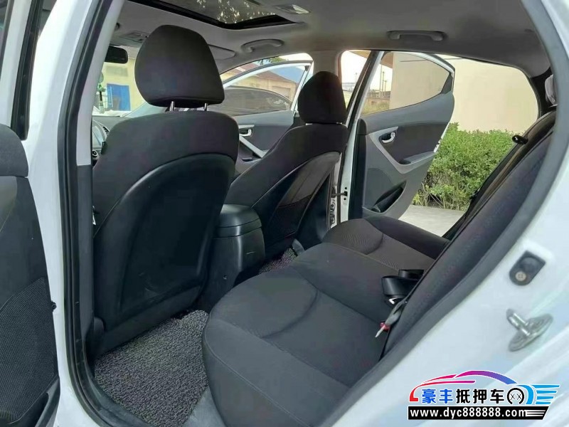 15年现代朗动轿车抵押车出售