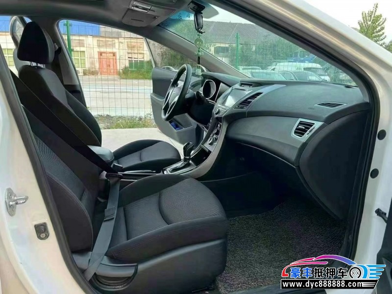 15年现代朗动轿车抵押车出售