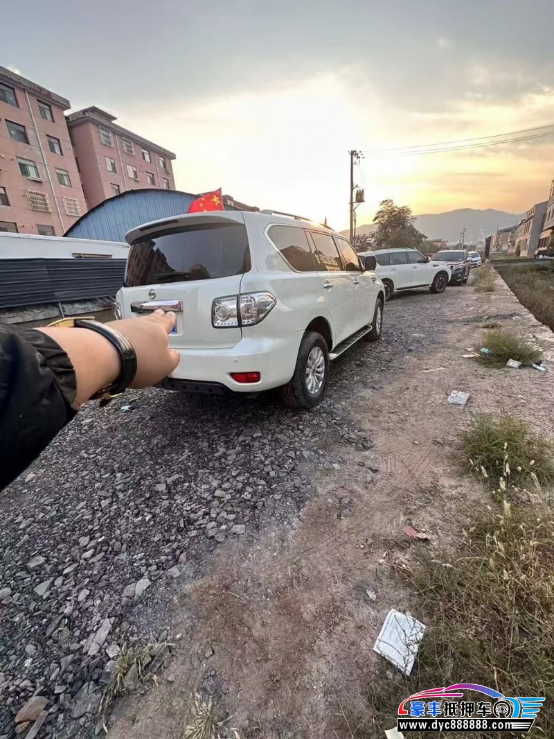 17年日产途乐轿车抵押车出售