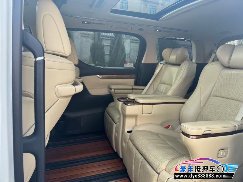 18年丰田埃尔法轿车抵押车出售