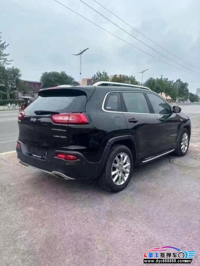 17年Jeep自由光轿车抵押车出售