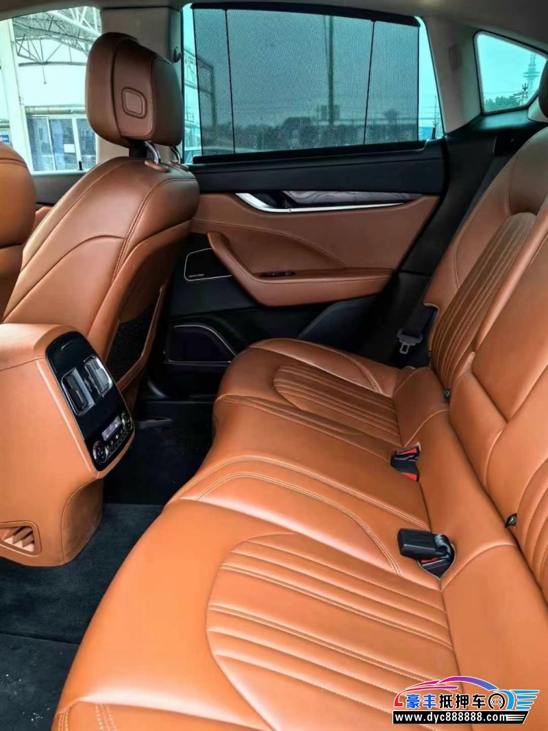 17年玛莎拉蒂莱万特轿车抵押车出售