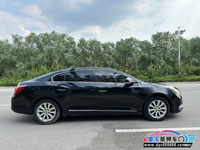 15年别克君越轿车抵押车出售