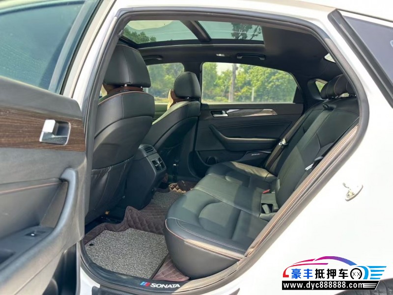 18年现代索纳塔轿车抵押车出售