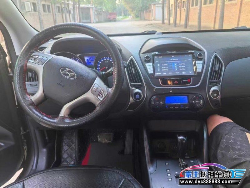 13年现代ix35轿车抵押车出售