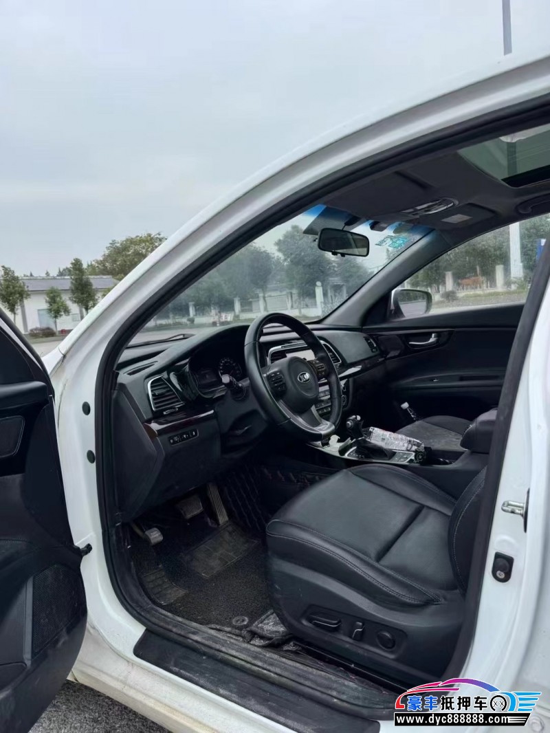 17年起亚K4轿车抵押车出售