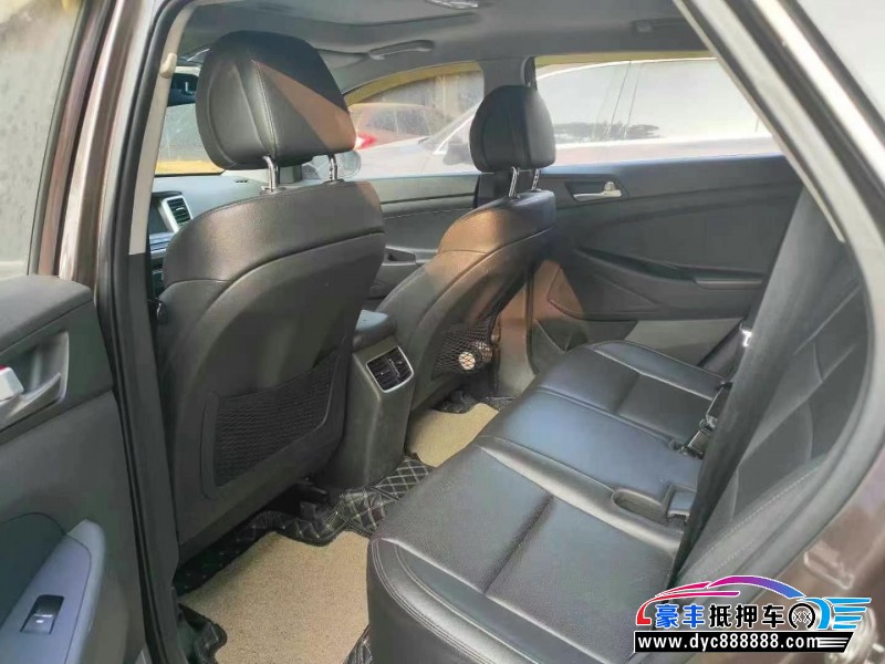 16年现代途胜轿车抵押车出售