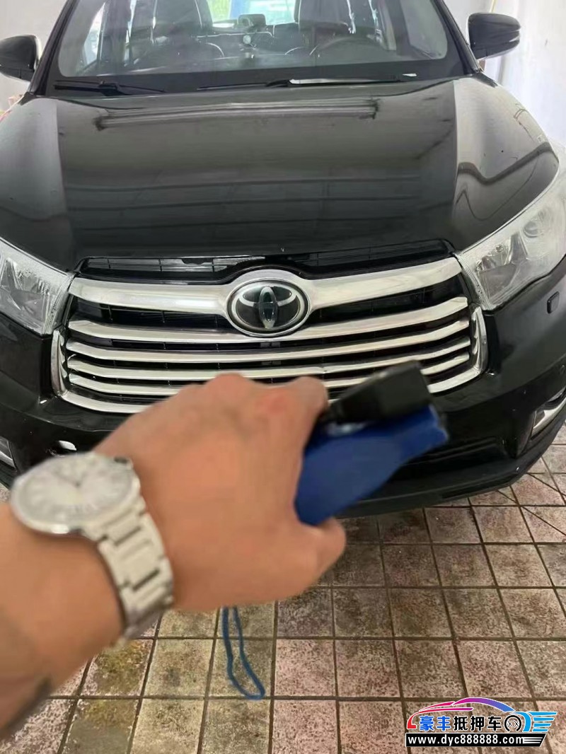 17年丰田汉兰达轿车抵押车出售