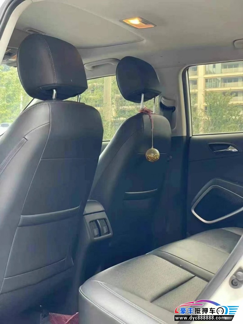 19年现代ix35轿车抵押车出售