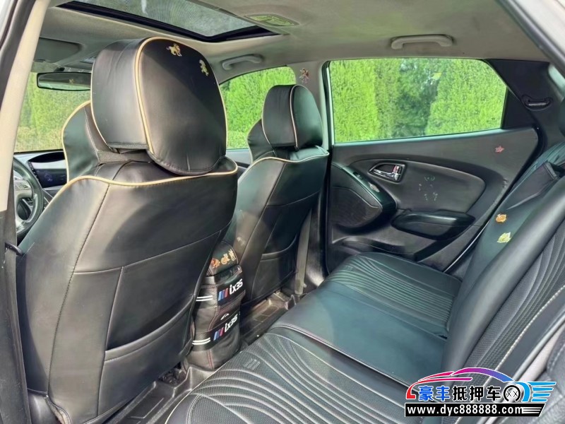 14年现代ix35轿车抵押车出售