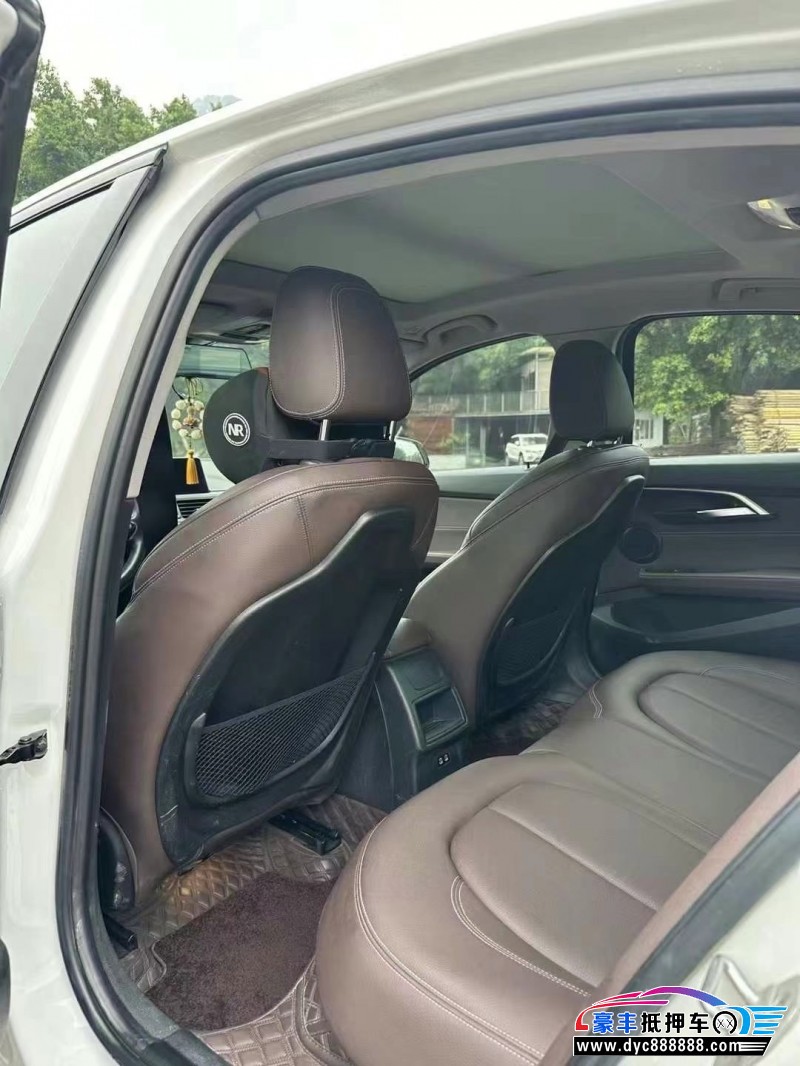 20年宝马1系轿车抵押车出售