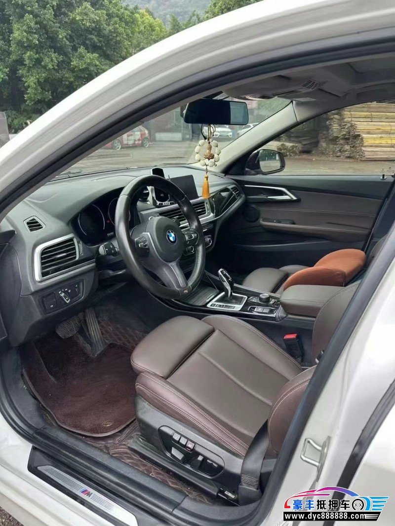 20年宝马1系轿车抵押车出售