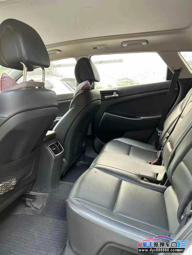 16年现代途胜轿车抵押车出售