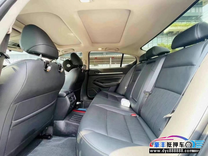 23年日产天籁轿车抵押车出售